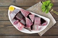 Black Pomfret / Karutha Avoli / Halwa Fish (100g to 300g) - Curry Cut (With Skin, may include head pieces )