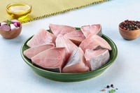 Black Pomfret / Zubaidy Al Aswad / Karutha Avoli (Medium)- Curry Cut (With Skin, may include head pieces)