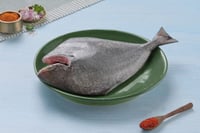 Black Pomfret / Karutha Avoli / Halwa Fish / ಮಾಂಜಿ (300g to 700g) - Whole Cleaned (With Skin)