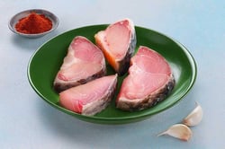 Catla (Extra Large 4kg+) - Gada Cut (3 to 6Pcs, 320g to 330g Pack)