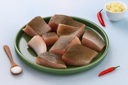 Delicious Stingray / Thirandi (Will have strong smell, read description) - Curry Cut, May include head pieces (480g to 500g Pack)