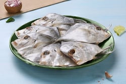 Silver Trevally / Kannadi Vatta (Small) - Whole