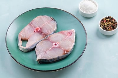Seer Fish / KingFish / Surmai / Neymeen / Vanjaram / Anjal (2kg to 5kg) - Thin Sliced Steak (240 to 250g Pack)