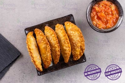 Spinach and Mushroom Empanada / فطائر إمبانادا بالمشروم والسبانخ 