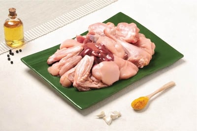 Classic Tender & Antibiotic-residue-free Chicken (size 1kg) - Skinless Curry Cut (800g to 880g Pack, with Liver, Gizzard & Neck)