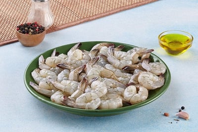 Indian Prawns / Venami / Vannamei / Jhinga / Chemmin (30+ Count/kg) - tail on (Peeled, Undeveined, With tail)