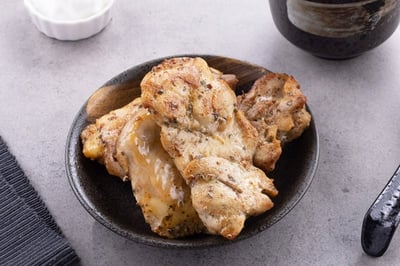 Gourmet Chicken Thigh (Bone-less) - Lemon & Herb Flavour / لحم فخذ دجاج متبل - بالليمون والتوابل