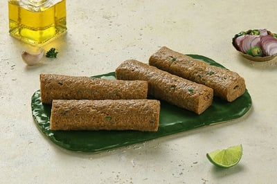 Meaty Mutton Seekh Kebabs - 200g Pack (4 pieces)