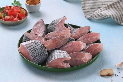 Tilapia / Jalebi Fish (Extra Large) - Curry Cut (May include head piece) (480g to 500g Pack)