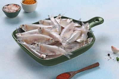 White Sardine / Veloori / Silver Fish / White Fish - Whole (170g+ Count/kg) (480g to 500g Pack)