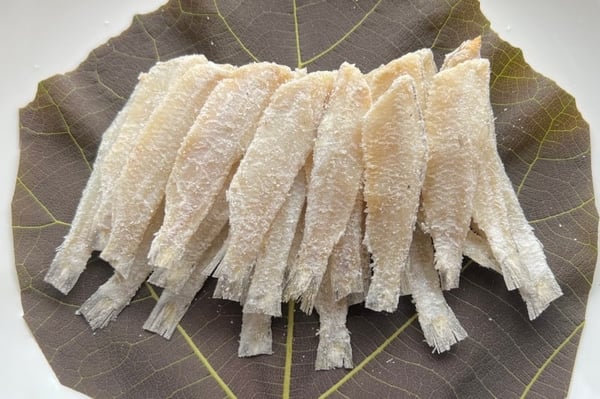 Dry White Sardine / Veloori Whole (Cleaned) - 100g Pack