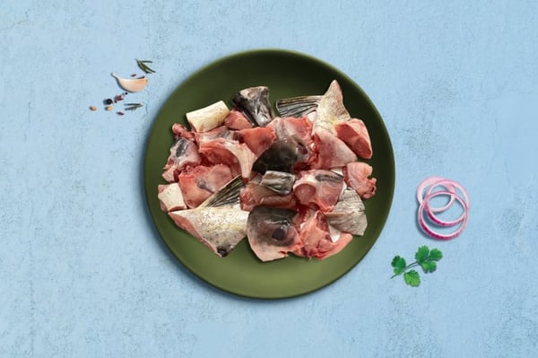 Mixed Fish cuts , Bones & Head and tail pieces, Small Cuts (Preferred for Pets, 500g pack)