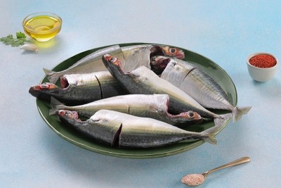 Mackerel / Ayala / Bangda / Aylai / ಬಂಗಡೆ (15+ Count/kg) - Curry Cut (includes partial head pieces)