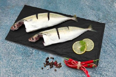 Mackerel / Ayala / Bangda / Aylai / ಬಂಗಡೆ (3 to 5 Count/kg) - Curry Cut (includes partial head pieces)