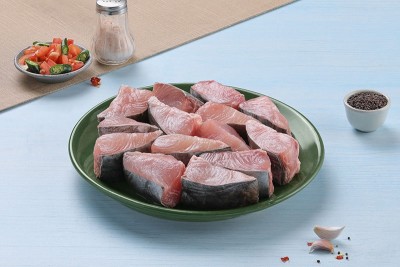 Seer Fish / King Fish / Surmai / Neymeen / Vanjaram / Anjal (5kg+) - Curry Cut with Skin (480g to 500g Pack)
