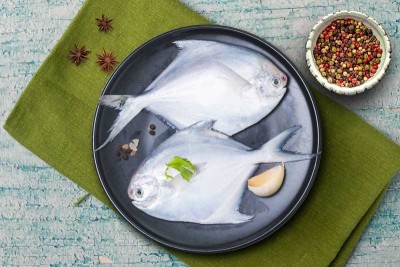Silver Pomfret / Avoli (300g to 500g) - Whole  (As is without cleaning and cutting)