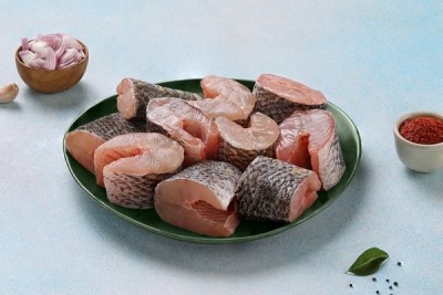 Live Premium Snake Head Fish / Varaal / Bral / Kannan / Murrel from FreshToHome Farms - Curry Cut - Pack of 480g to 500g