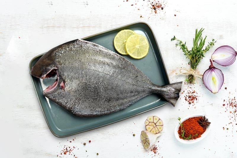 Black Pomfret / Karutha Avoli / Halwa Fish (100g to 300g) Whole